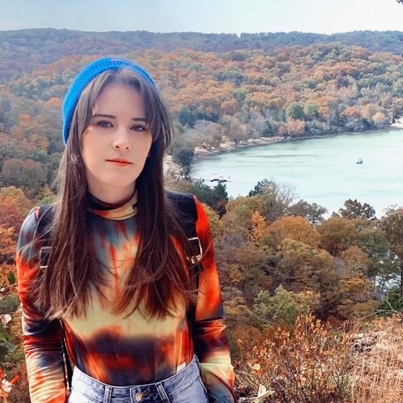 Meet your Posher, Beth - Picture 1 of 1